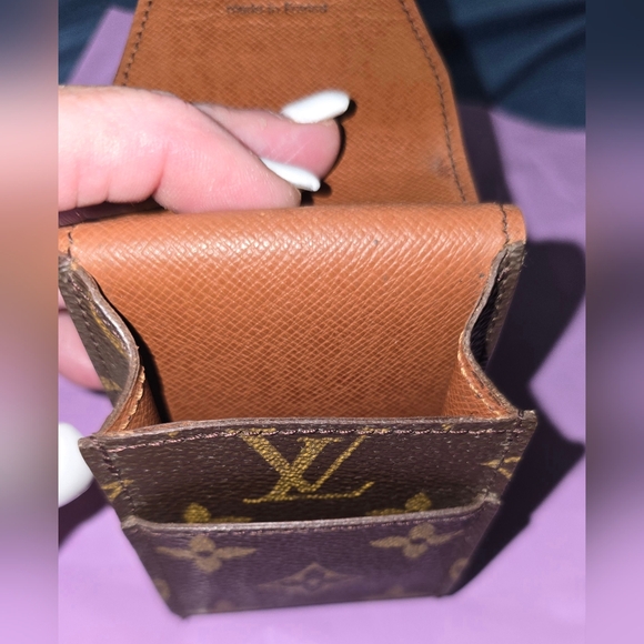 Louis Vuitton Monogram Case in Great Condition - Picture 8 of 15